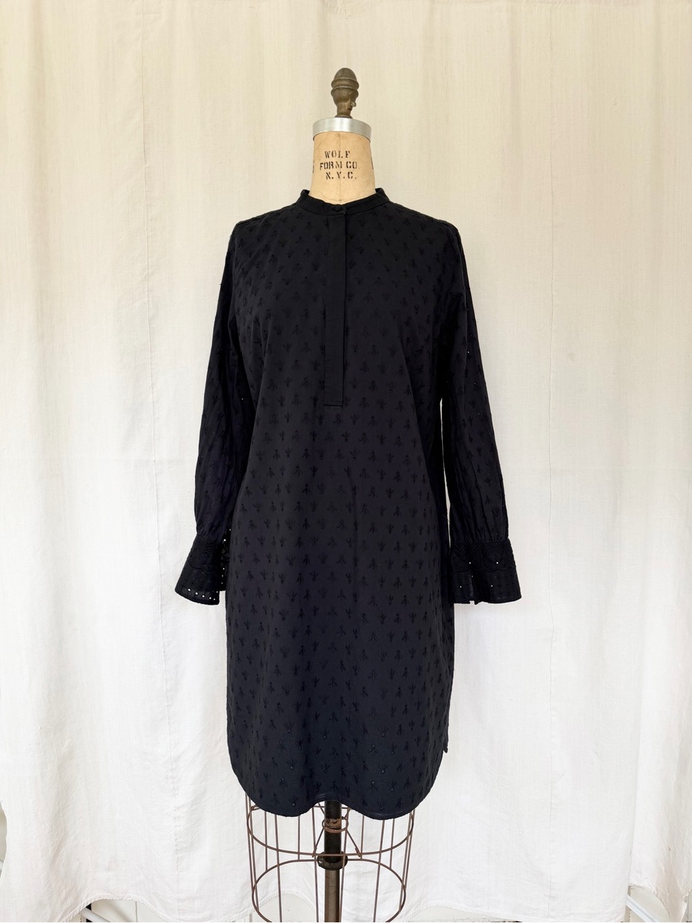 ANN TAYLOR Black Eyelet Embroidered Shift Dress — Size L